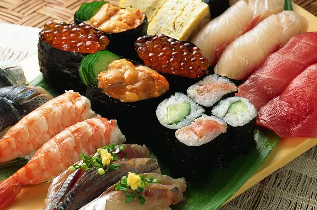 Co decyduje o świeżości sushi? Catering i dostawa